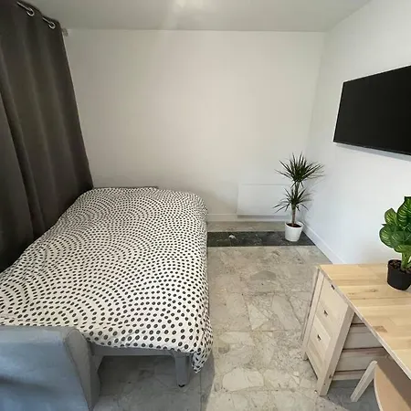 Apartment Joli T2, Terrasse Et Jardin, Ideal Pour Familles, A 15 Min De L'aeroport Roissy Cdg Tremblay-en-France