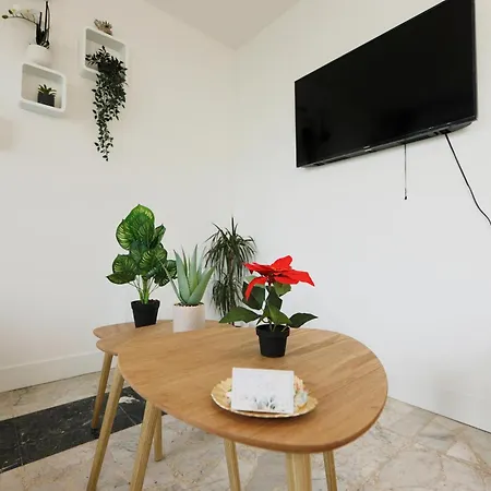 Joli T2, Terrasse Et Jardin, Ideal Pour Familles, A 15 Min De L'aeroport Roissy Cdg